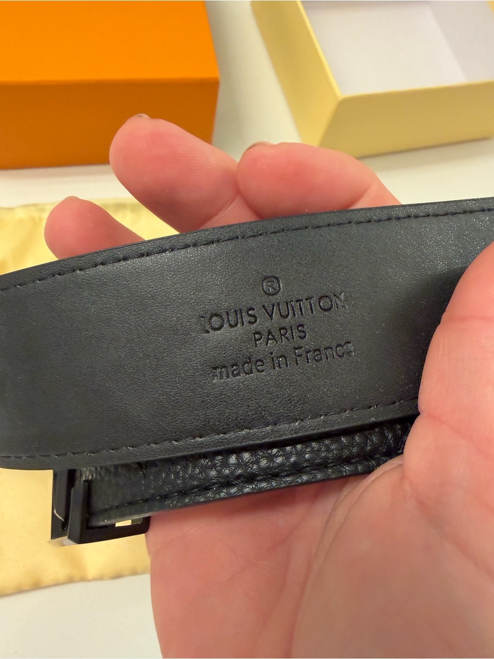 Louis Vuitton LV Initials 40MM Pebbled Leather Belt - Picture 8 of 12